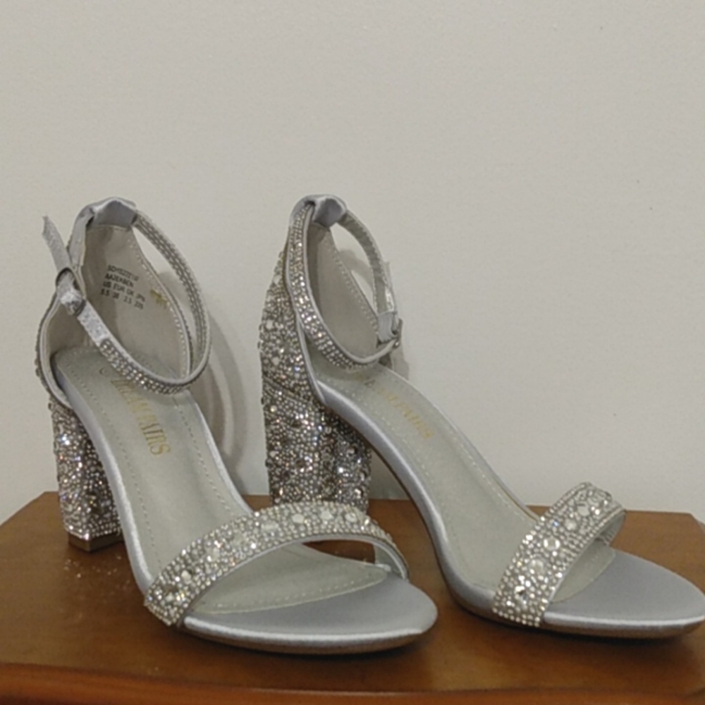 Beautiful pair of Dream Paris silver & bead embellished Sandals size 5.5